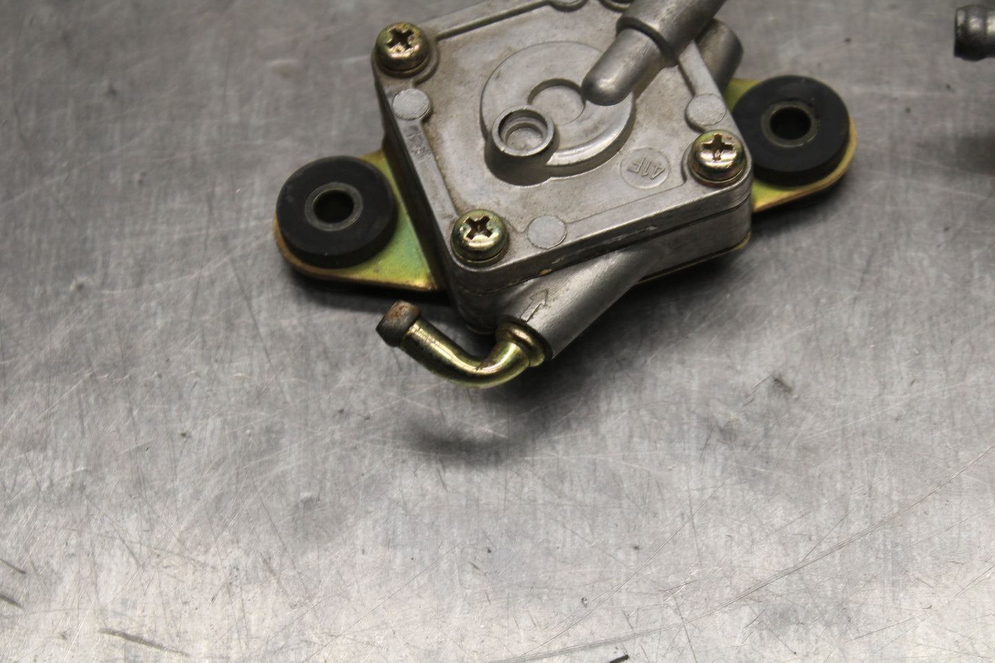 04 SUZUKI INTRUDER 800 GAS TANK FUEL PETCOCK / DIAPHRAGM BB758
