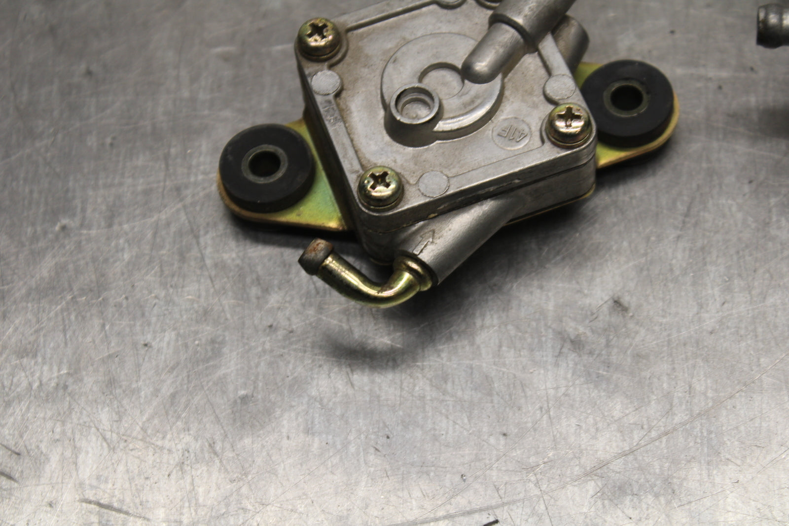 04 SUZUKI INTRUDER 800 GAS TANK FUEL PETCOCK / DIAPHRAGM BB758
