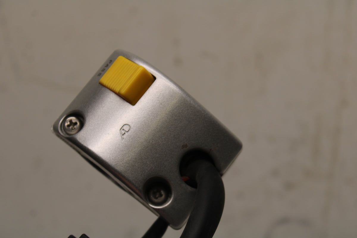 04 SUZUKI INTRUDER 800 LEFT HANDLE HORN SIGNALS SWITCH SWITCHES BB758