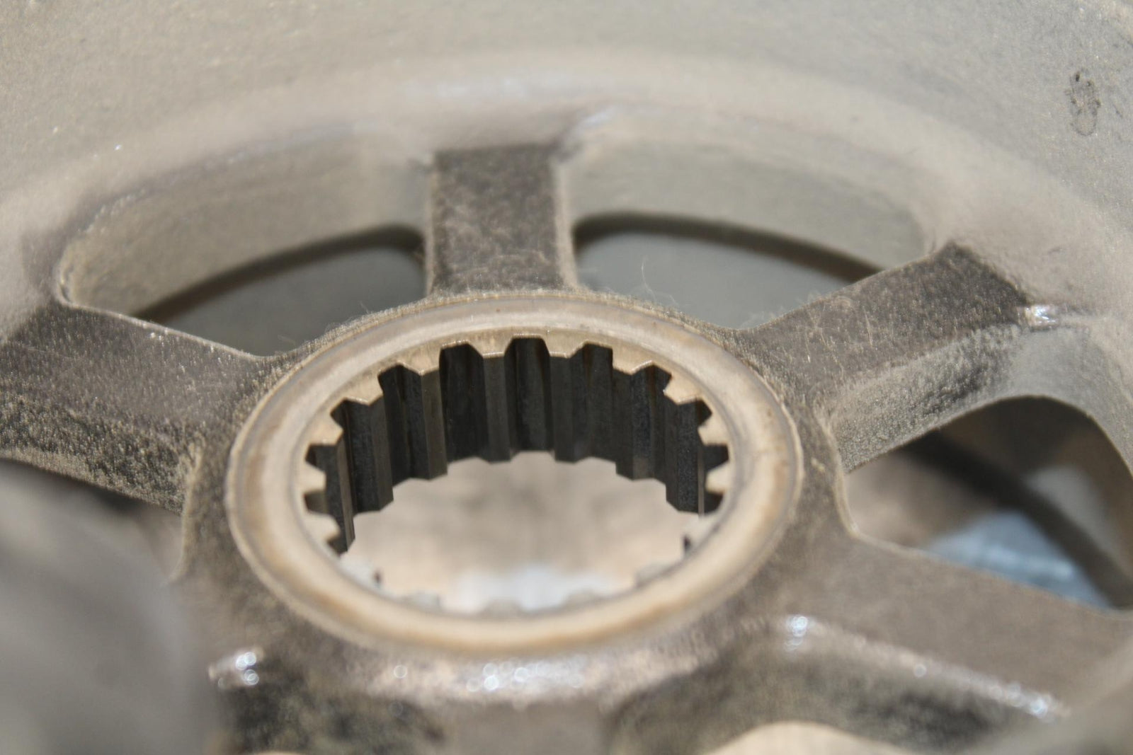 06-14 YAMAHA ROADLINER S XV1900S FRONT SPROCKET BB619