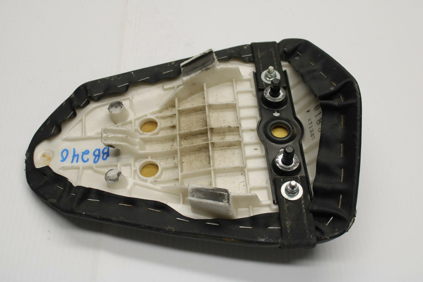 13-18 KAWASAKI NINJA ZX6R REAR BACK PASSENGER TANDEM SEAT PAD SADDLE BB240