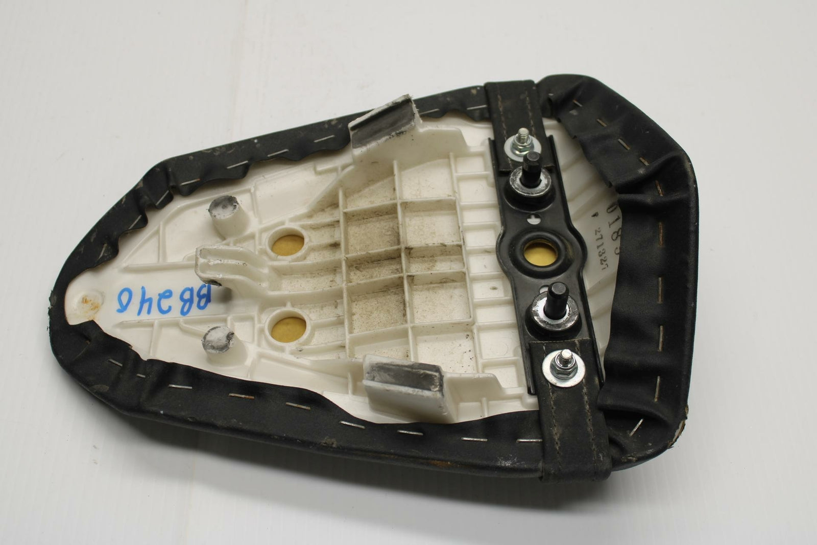 13-18 KAWASAKI NINJA ZX6R REAR BACK PASSENGER TANDEM SEAT PAD SADDLE BB240