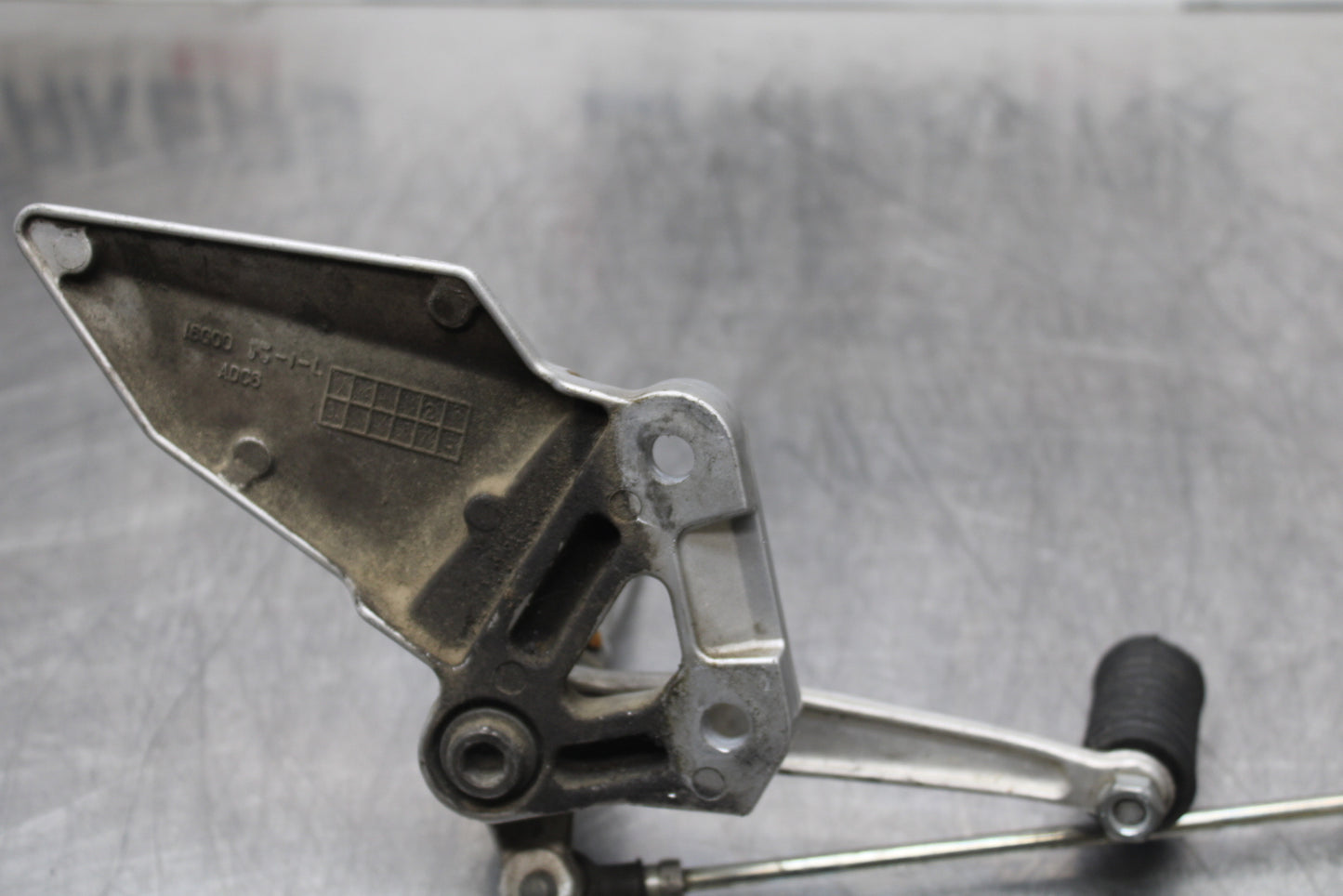03 SUZUKI SV650S LEFT REARSET REAR SET DRIVER FOOT PEG REST STOP BB167
