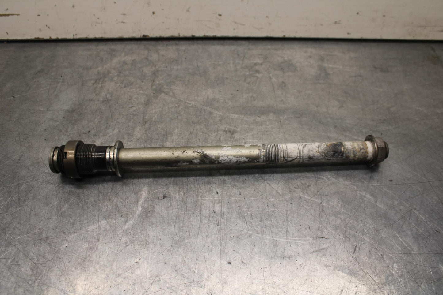 09-12 KAWASAKI NINJA ZX6R REAR BACK SWINGARM BOLT SUSPENSION PIVOT AXLE BB617