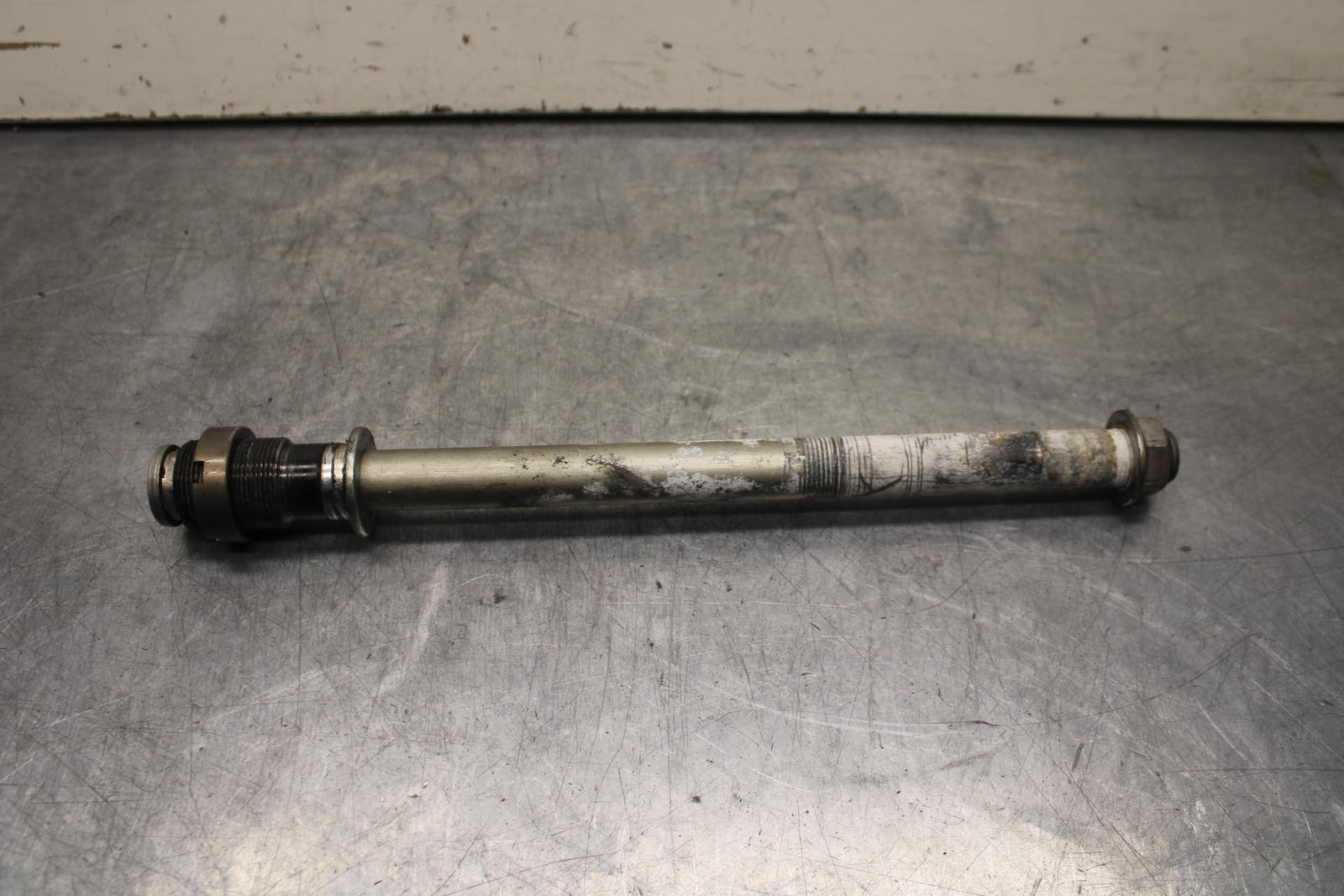 09-12 KAWASAKI NINJA ZX6R REAR BACK SWINGARM BOLT SUSPENSION PIVOT AXLE BB617