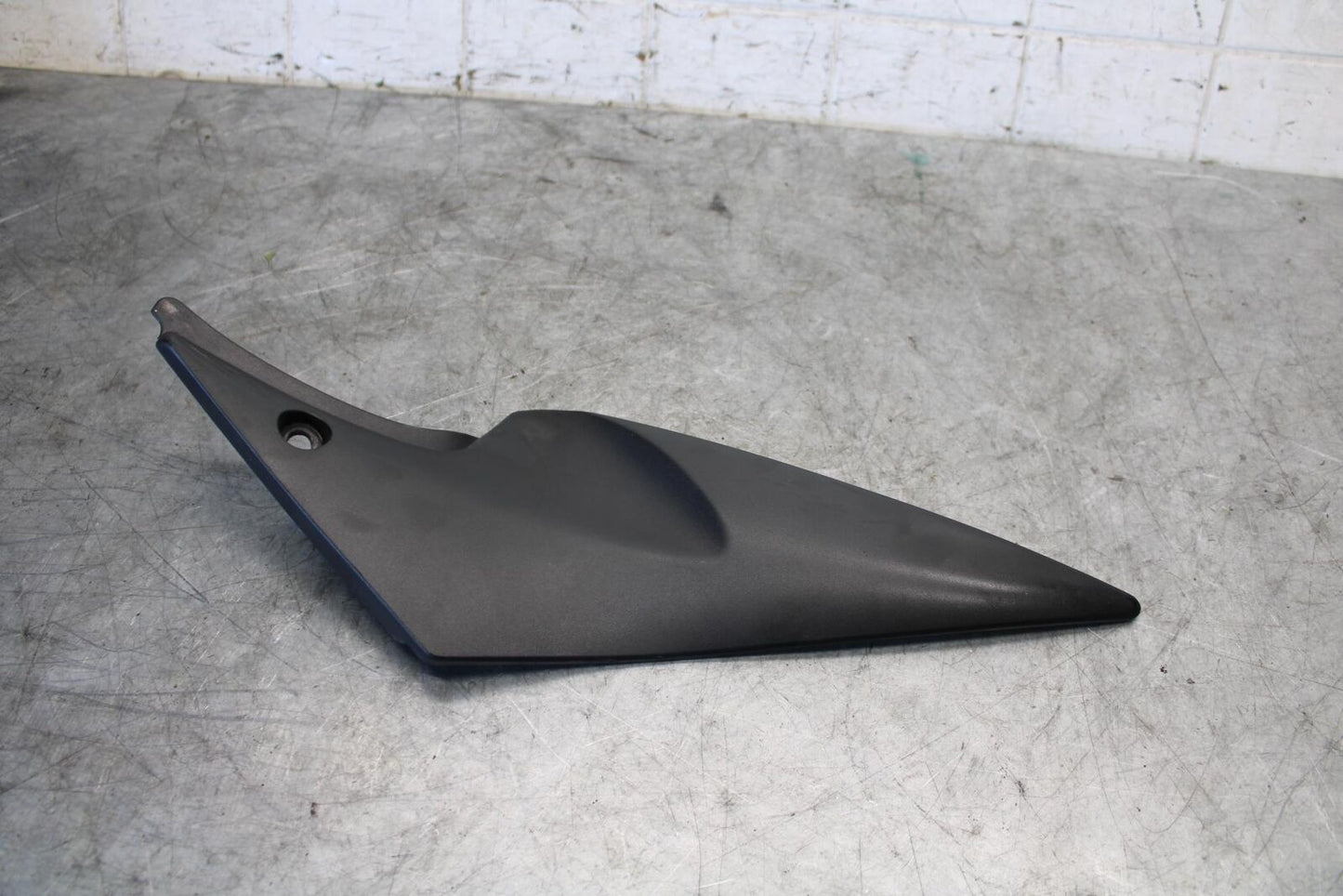 06-07 SUZUKI GSXR600 RIGHT GAS TANK FUEL CELL PANEL COVER TRIM COWL  BB543
