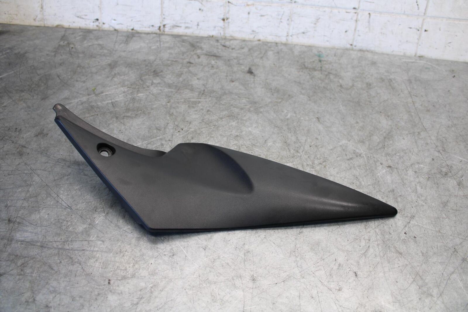 06-07 SUZUKI GSXR600 RIGHT GAS TANK FUEL CELL PANEL COVER TRIM COWL  BB543