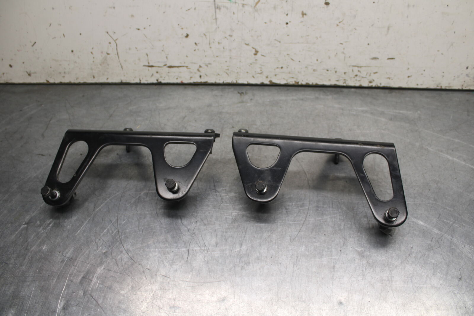 14 HONDA CTX1300A SADDLEBAG CASE MOUNTING BRACKET MOUNT BB732