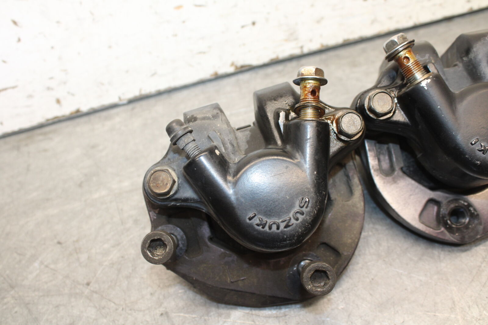 85-86 SUZUKI MADURA 1200 RIGHT LEFT FRONT BRAKE CALIPER SET PAIR CALIPERS  BB691