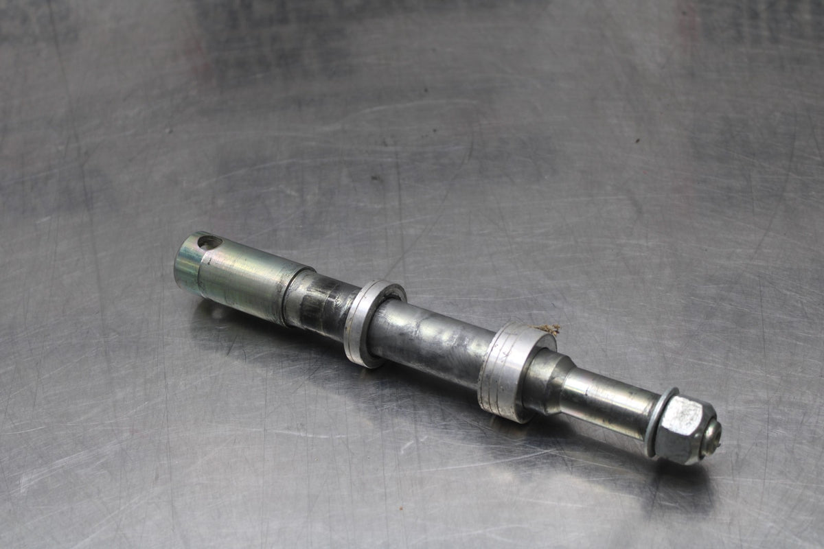 09 HARLEY-DAVIDSON SPORTSTER 1200 CUSTOM XL1200C FRONT WHEEL AXLE BOLT BB776