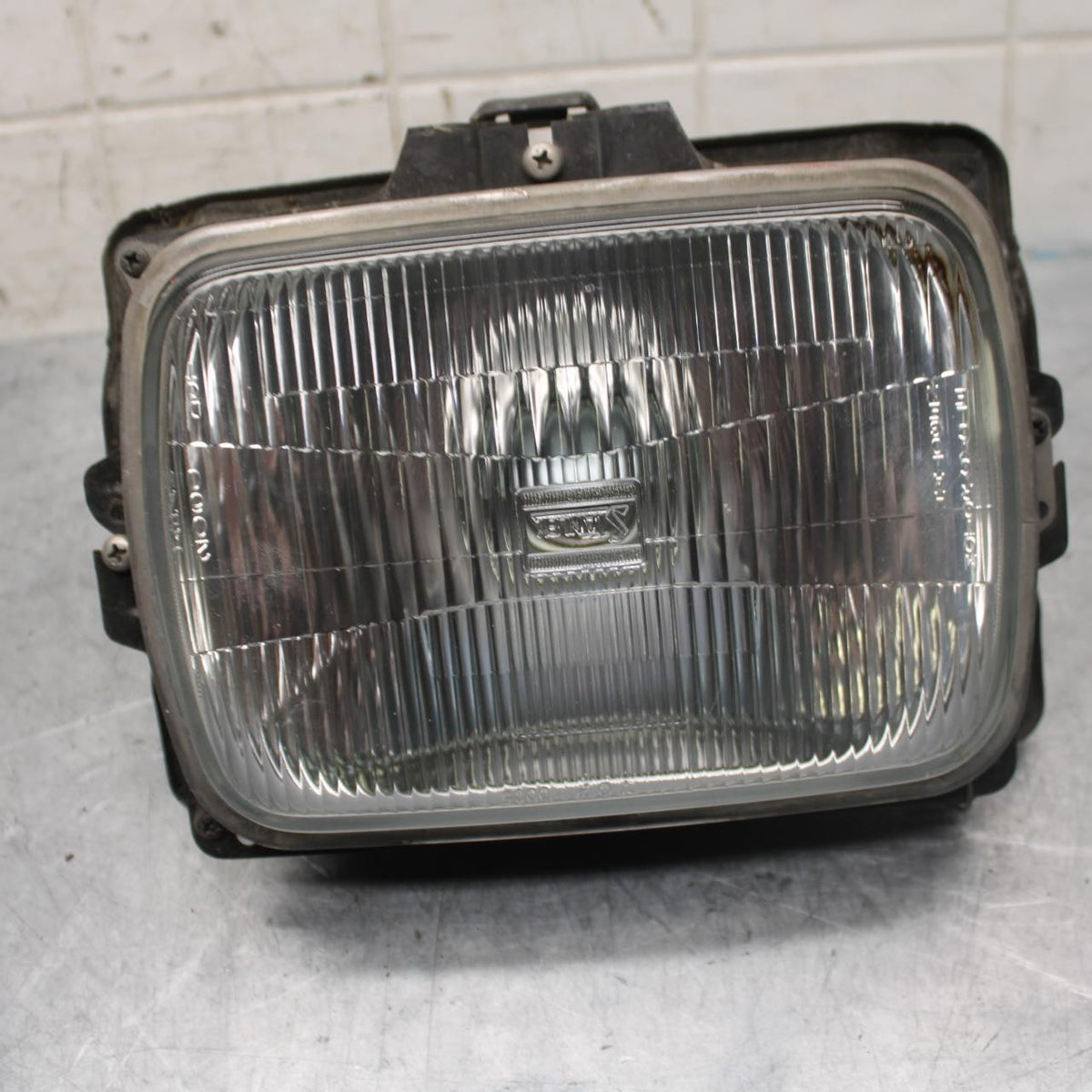 1984 Honda Interceptor 750 VF750F FRONT HEADLIGHT HEAD LIGHT LAMP BB38