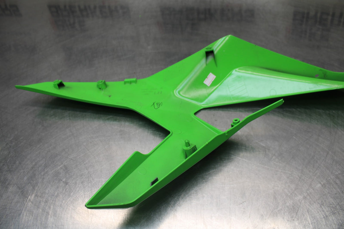 24-25 KAWASAKI NINJA ZX4R LEFT MID UPPER SIDE FAIRING COWL PLASTIC BB827