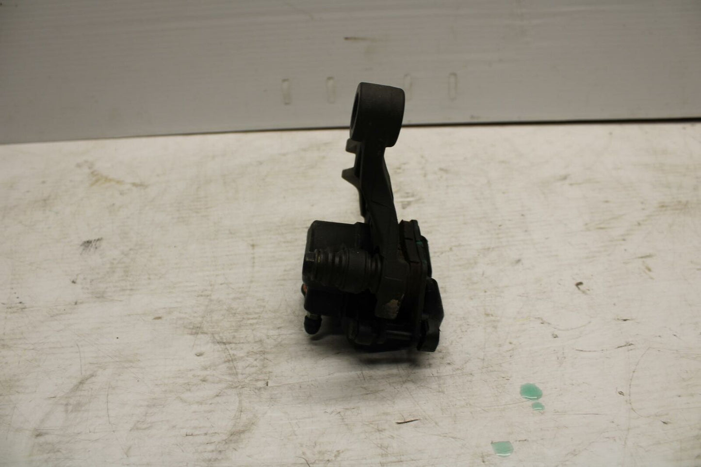 15-17 YAMAHA YZF R3 REAR  BRAKE CALIPER W MOUNT BRACKET 1WD-F580W-01-00 BB293