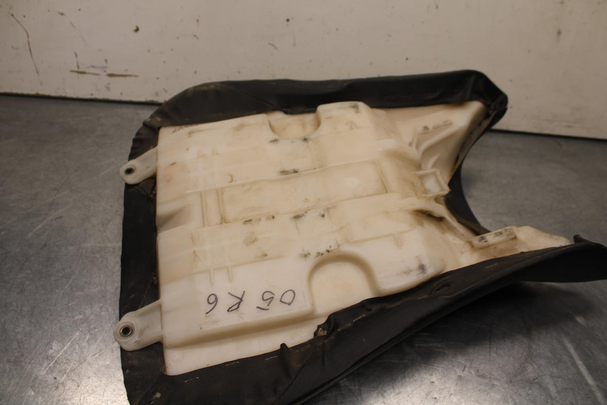 06 YAMAHA YZF R6 FRONT DRIVERS SEAT PAD SADDLE PILLION 2C0-24710-00-00 BB622