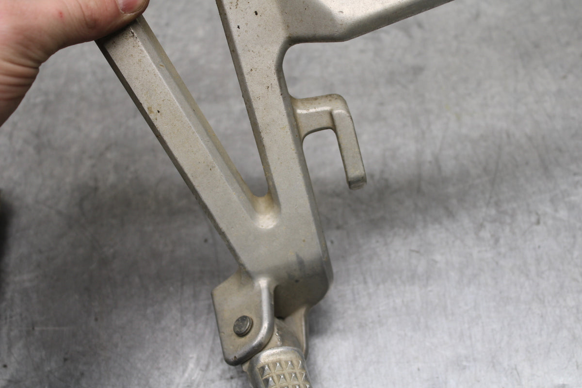 95-98 HONDA CBR600F3 REAR BACK PASSENGER PEG SET PAIR BB122