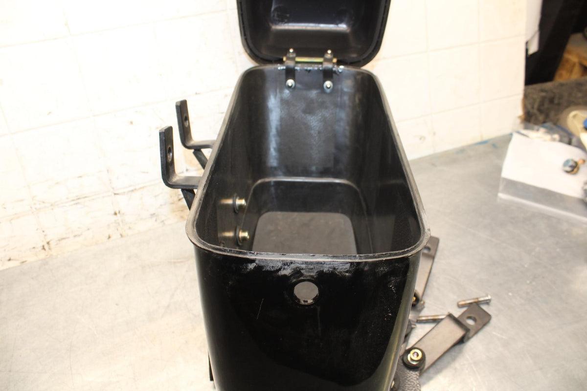 2007 Honda Shadow Spirit 1100 VT1100C SIDE CARGO LUGGAGE SADDLEBAG BAG BB561