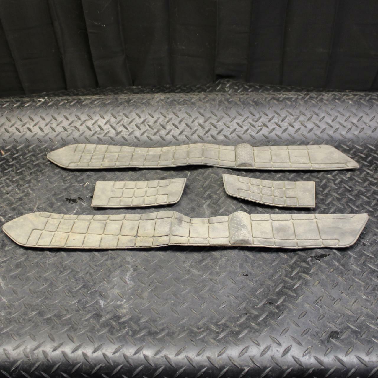 07 SUZUKI BURGMAN 650 FLOOR BOARD FOOT REST MATS RUBBERS BB183