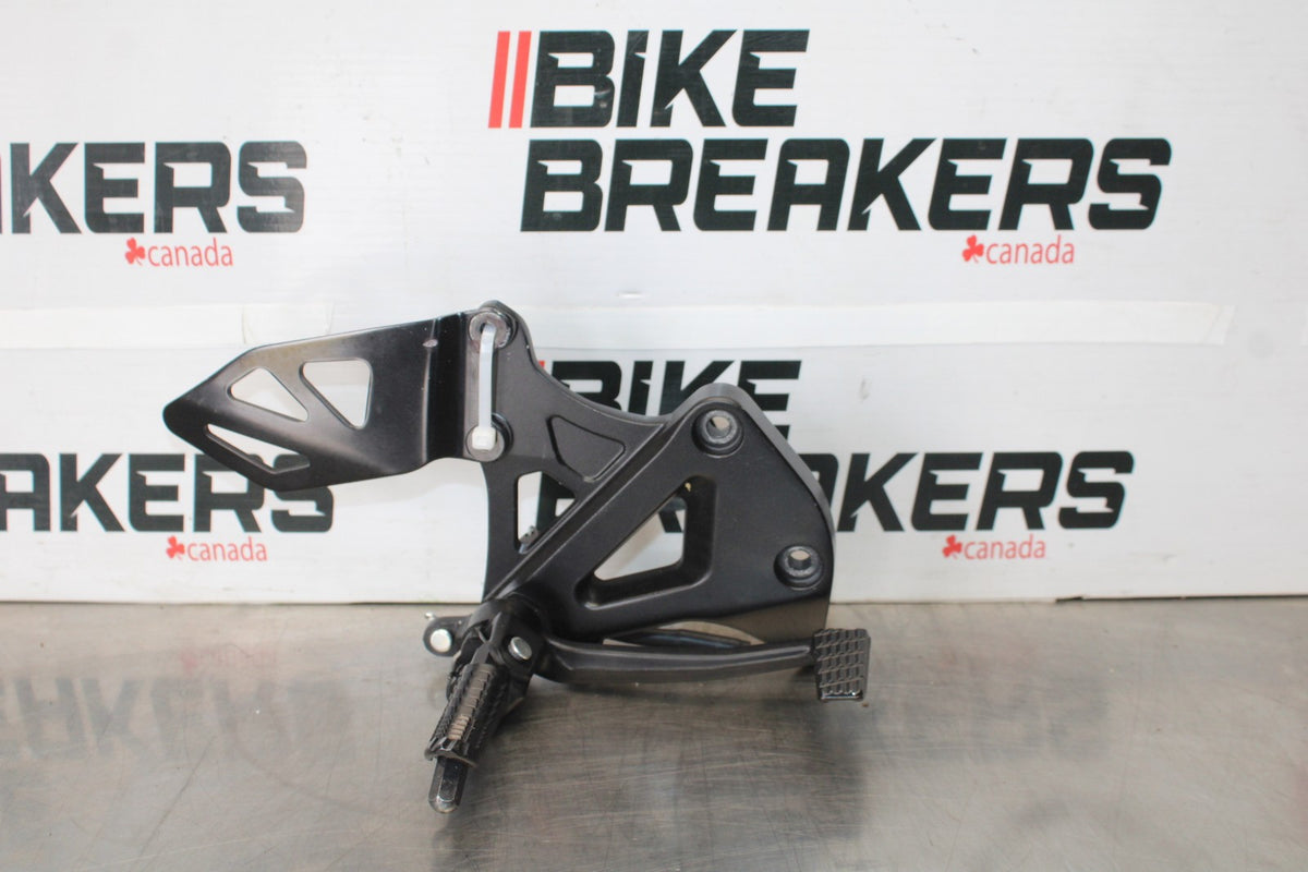 18 SUZUKI GSXR1000 RIGHT REARSET REAR SET DRIVER FOOT PEG REST STOP BB642