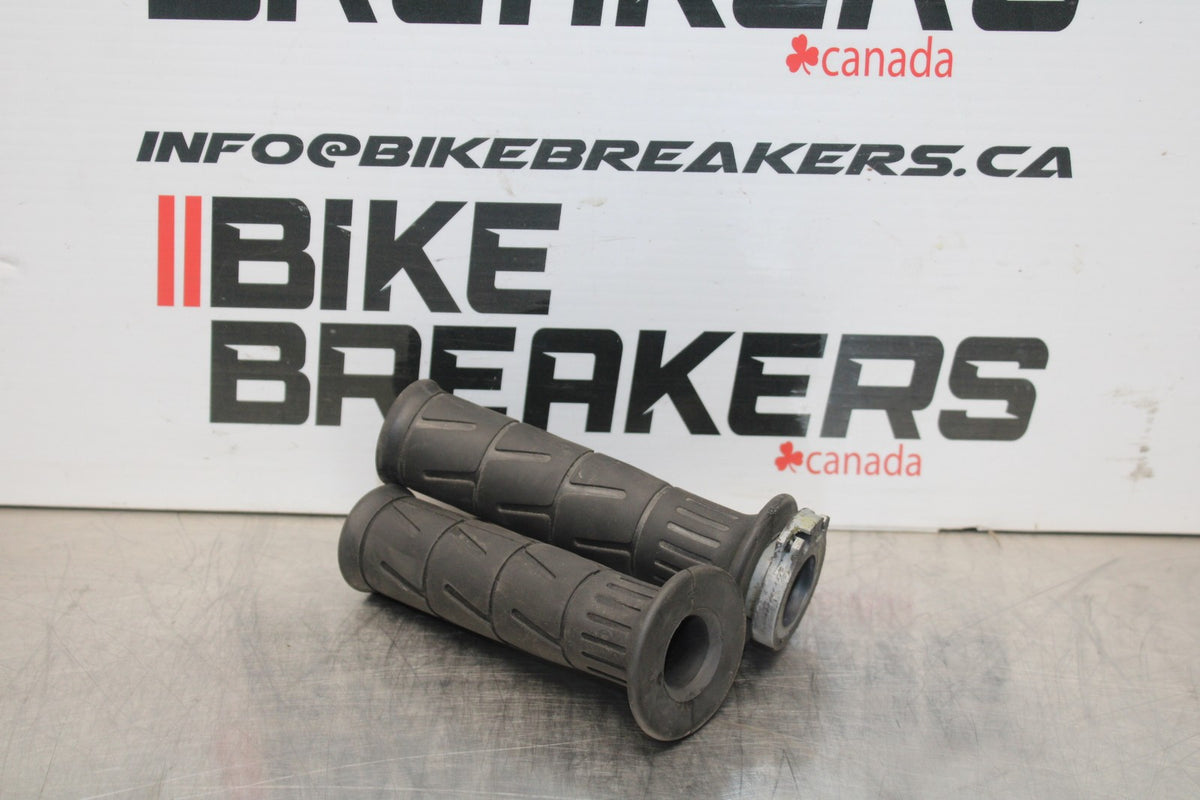 07-08 KAWASAKI NINJA ZX6R THROTTLE TUBE / GRIPS BB199