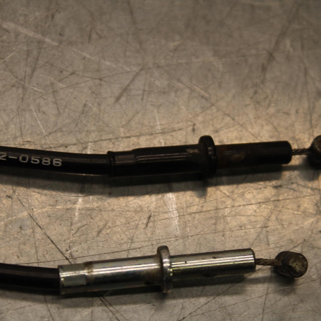 21 KAWASAKI NINJA ZX6R THROTTLE CABLES LINES BB647