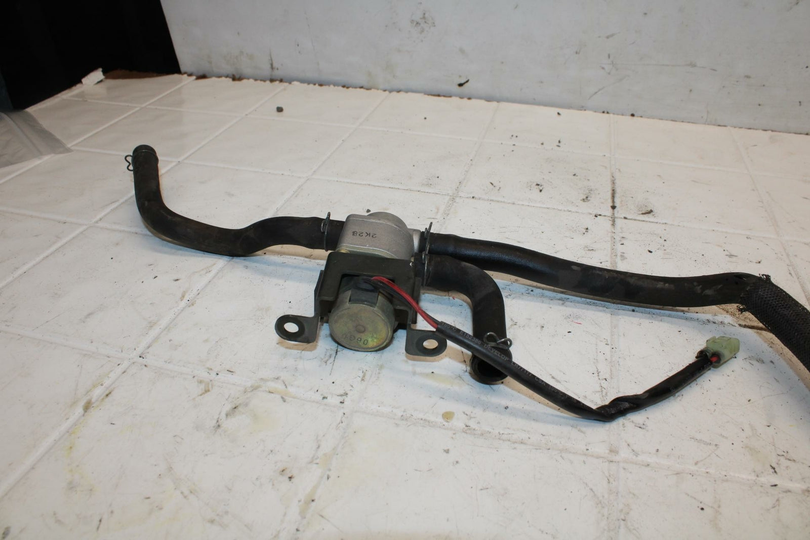 03-05 SUZUKI SV1000 AIR VALVE SOLENOID TOP ENGINE SWITCH SENSOR BB405