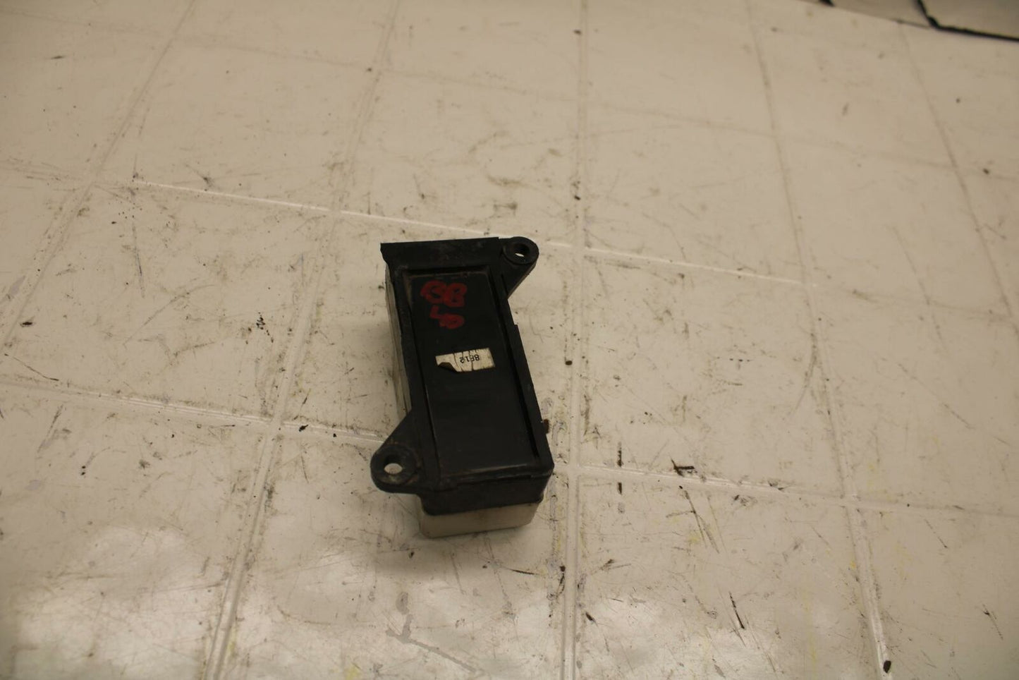 88 SUZUKI GSXR750 FUSE BOX BB18