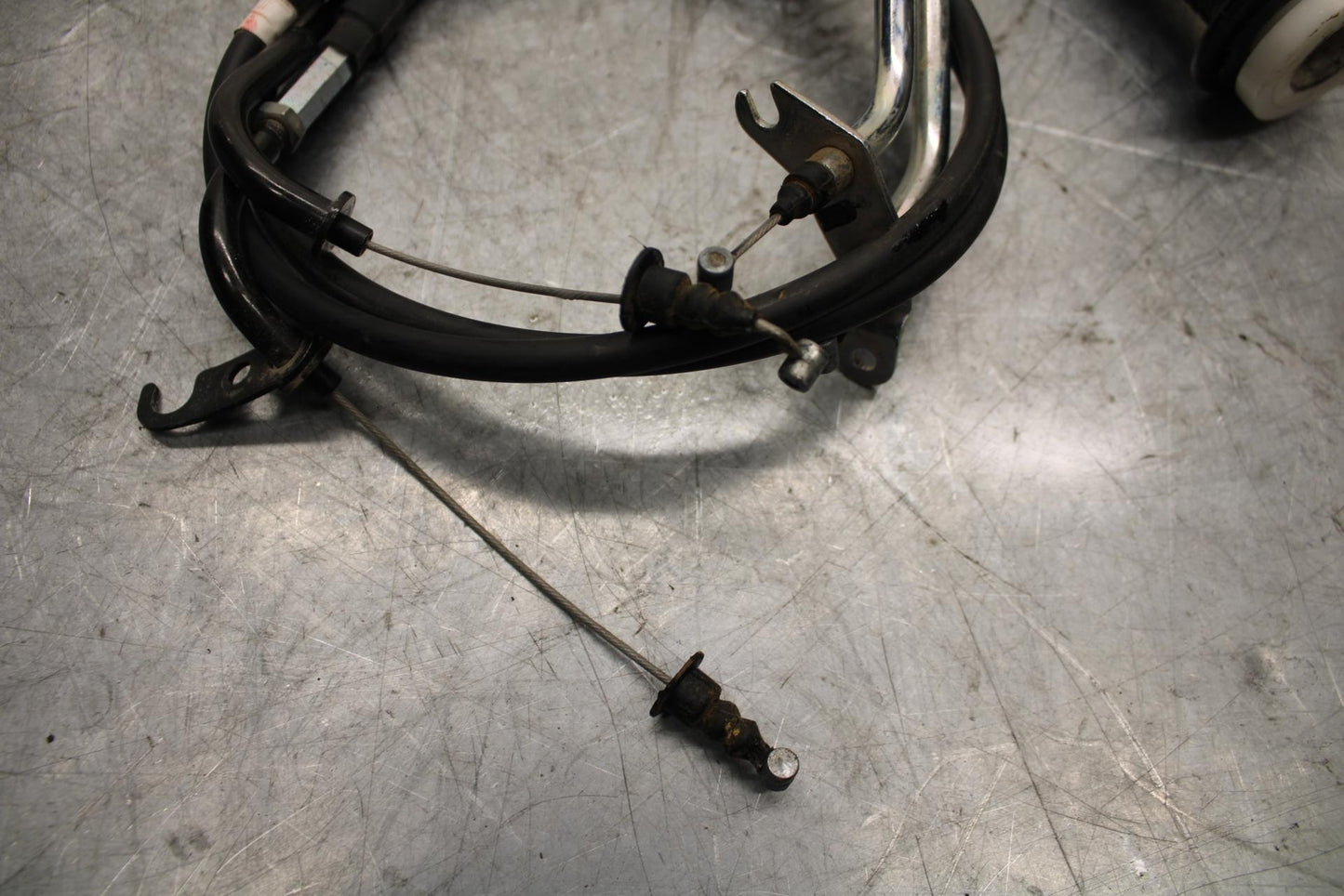 2015 Yamaha YZF R3 THROTTLE CABLES LINES TUBE 1WD-F6301-00-00 BB526