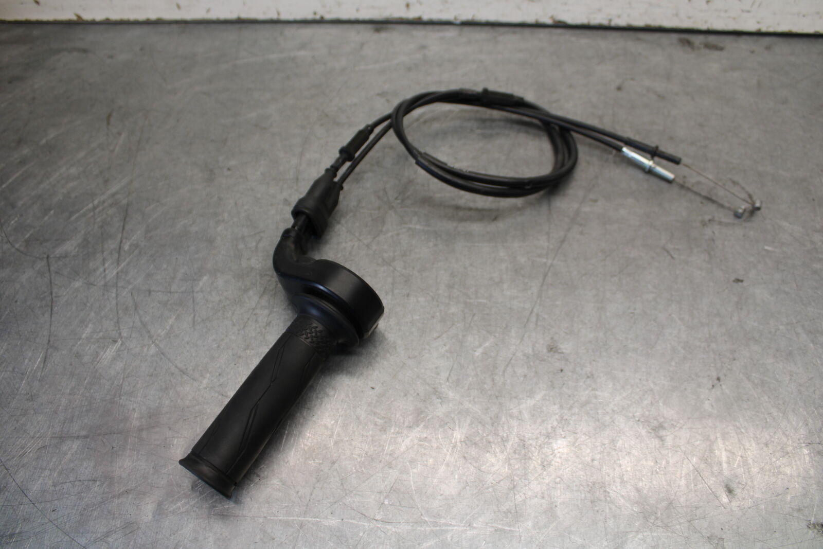 13-18 KAWASAKI NINJA ZX6R THROTTLE CABLE LINE HOUSING GUIDE BB682