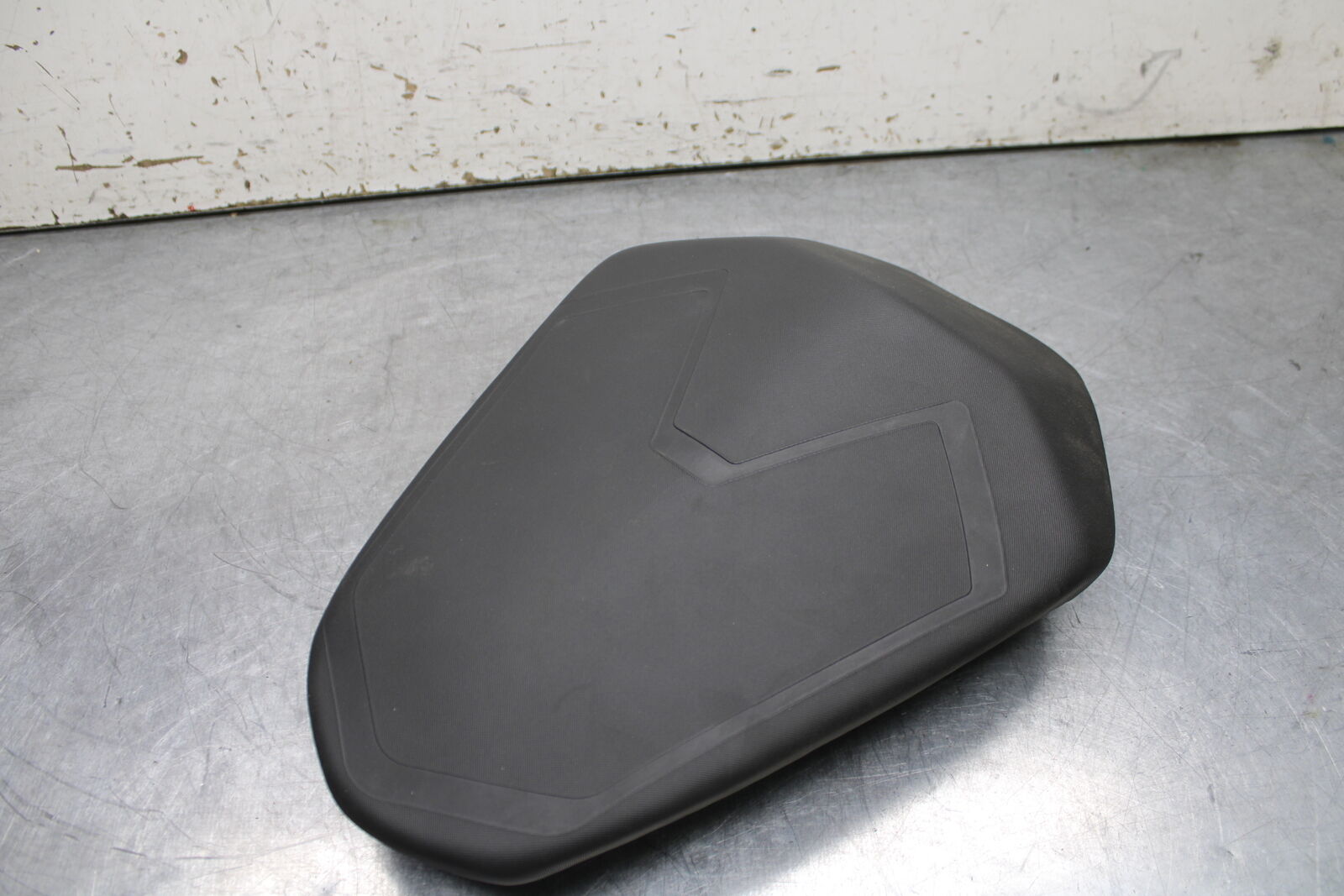 17-24 KTM 390 DUKE REAR BACK PASSENGER TANDEM SEAT PAD SADDLE PILLION BB734