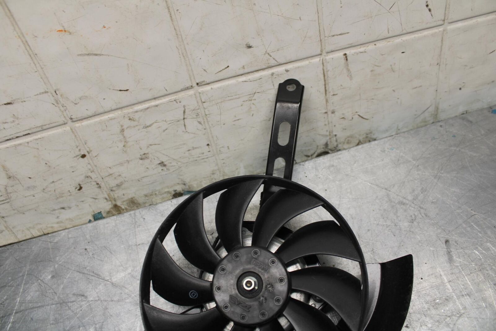 18-21 YAMAHA XSR700 ENGINE RADIATOR COOLING FAN bb475