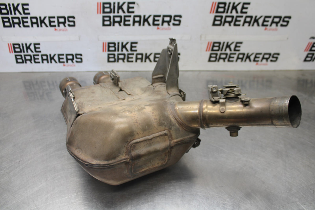 17 YAMAHA FZ10 EXHAUST MIDPIPE MID MIDDLE PIPE BB00