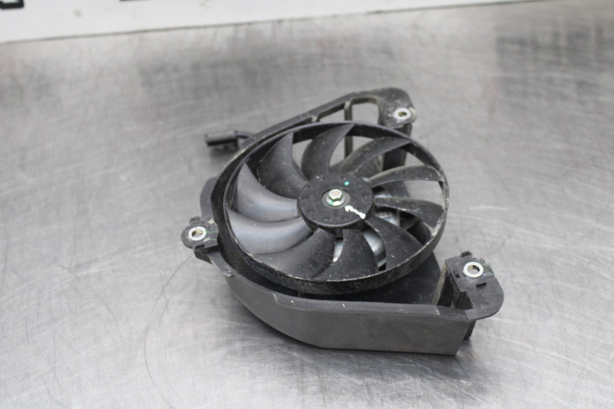 23 YAMAHA YZF R3 ENGINE RADIATOR COOLING FAN BB806