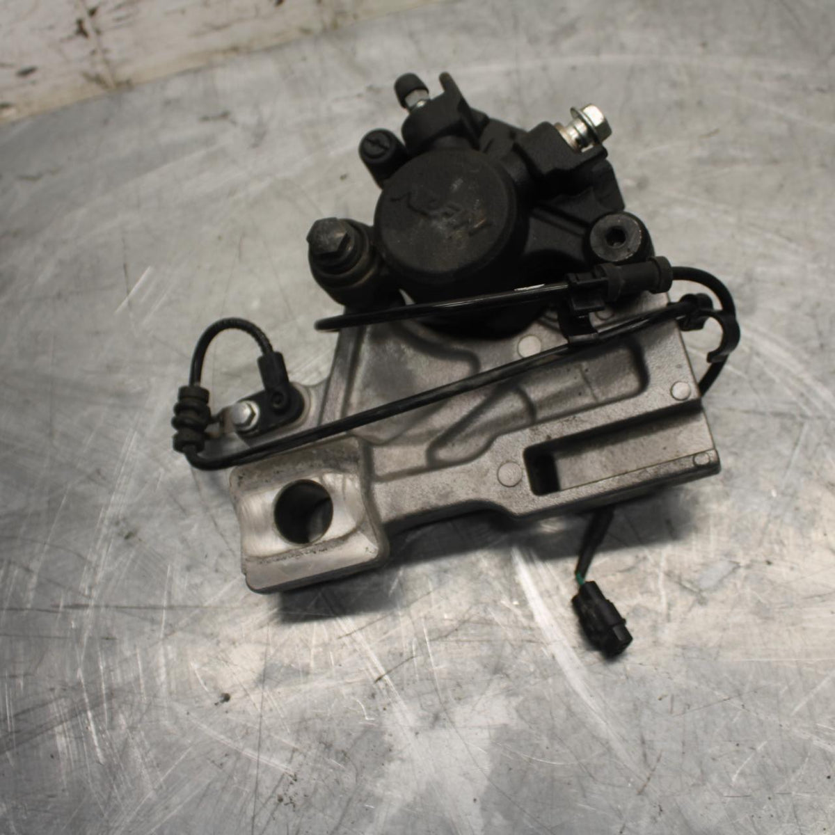 2017 Suzuki SV650X SV650AL7 ABS REAR  BRAKE CALIPER W MOUNT BRACKET BB511