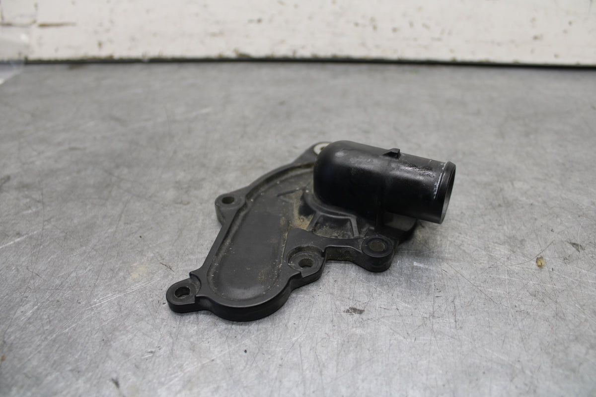 22-24 YAMAHA XSR900 ENGINE WATER COOLANT PUMP COVER BB683