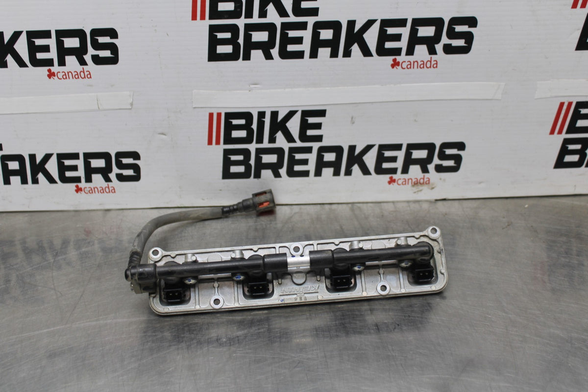 05-06 KAWASAKI NINJA ZX6R SECONDARY FUEL INJECTORS TOP AIRBOX GAS RAIL BB877