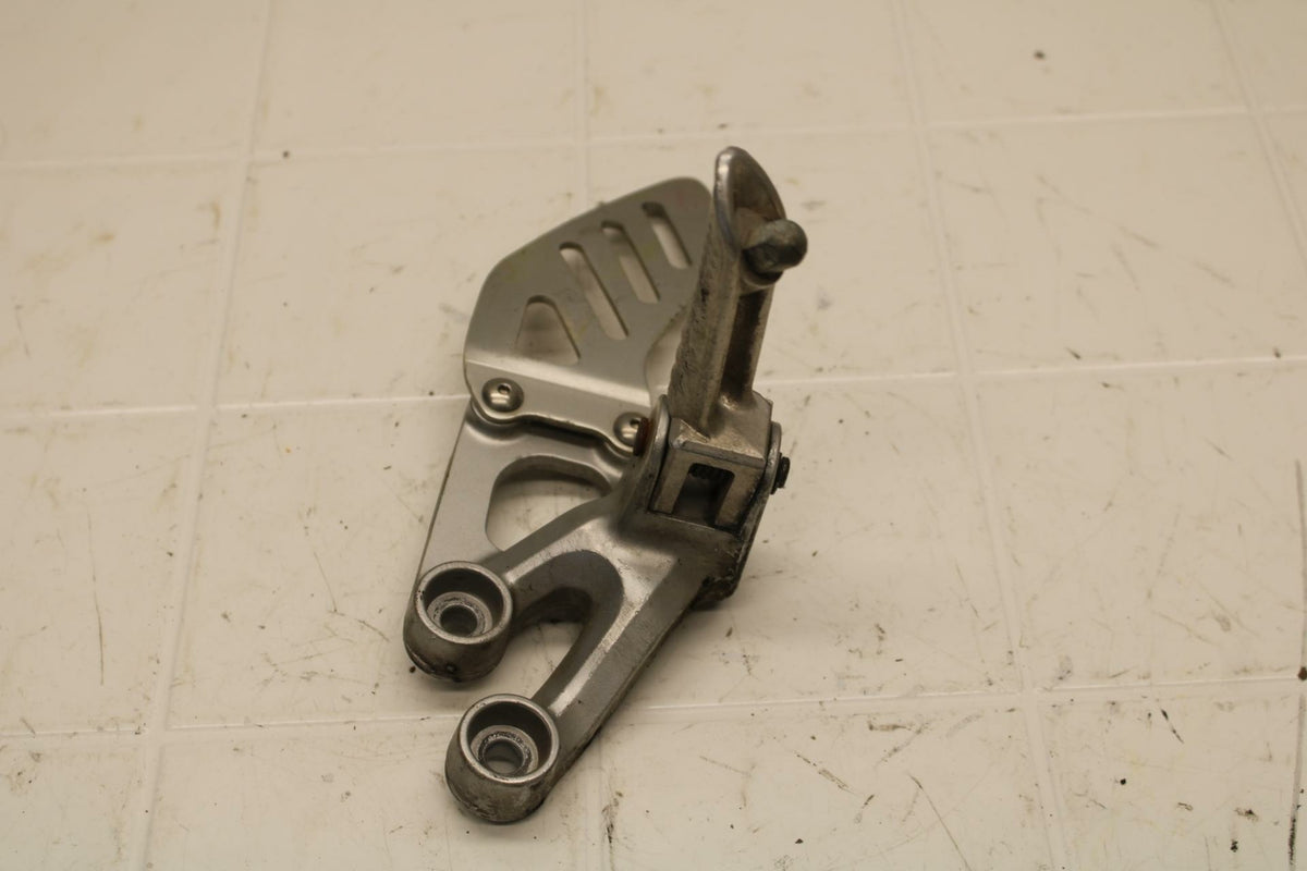 06-07 SUZUKI GSXR750 LEFT REARSET REAR SET DRIVER FOOT PEG REST STOP BB26