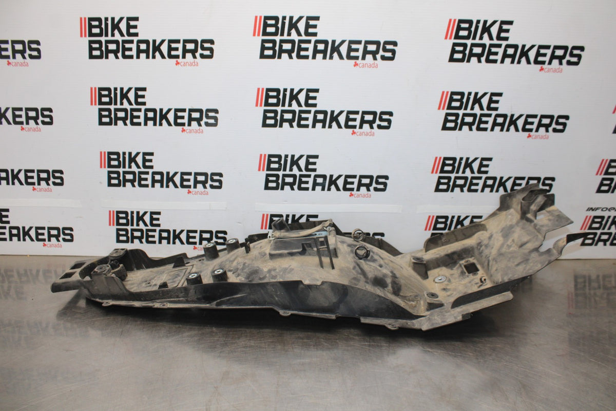 09 KAWASAKI CONCOURS 14 ZG1400B REAR TAIL UNDERTAIL FAIRING COWL FENDER  BB875