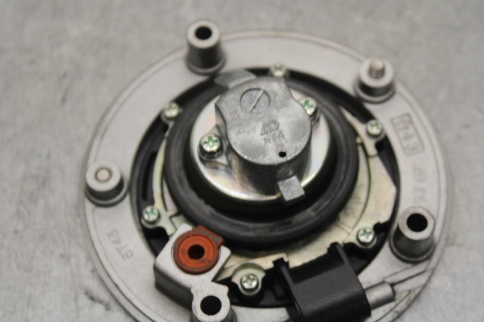 11-22 SUZUKI GSXR600 FUEL TANK GAS CAP WITH KEY BB582