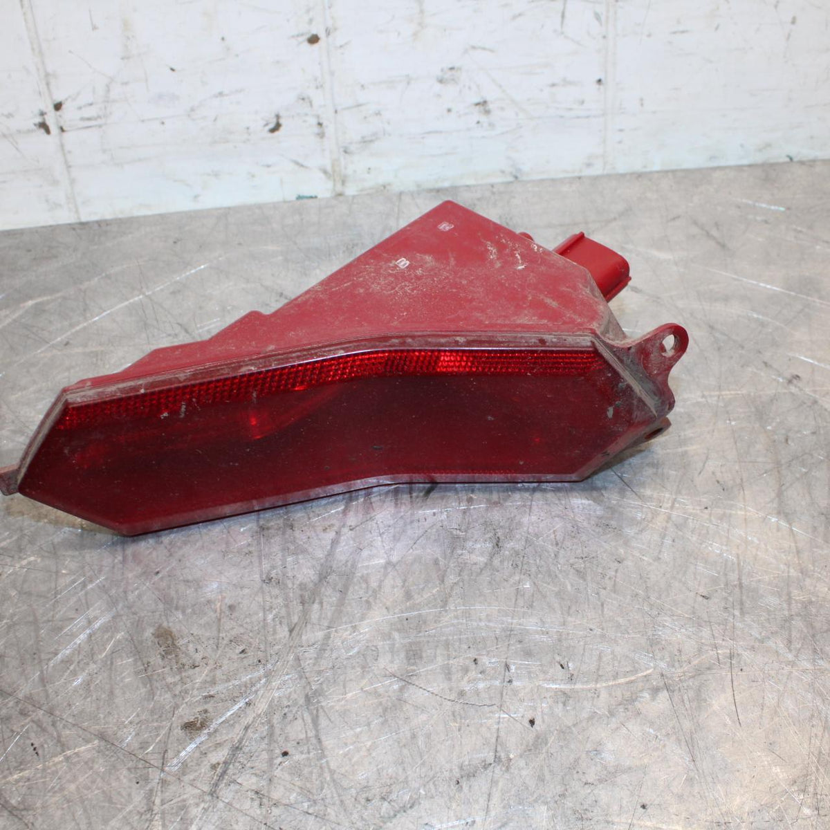 18 YAMAHA YZF R1  REAR TAIL TAILLIGHT BACK BRAKE LIGHT BB473
