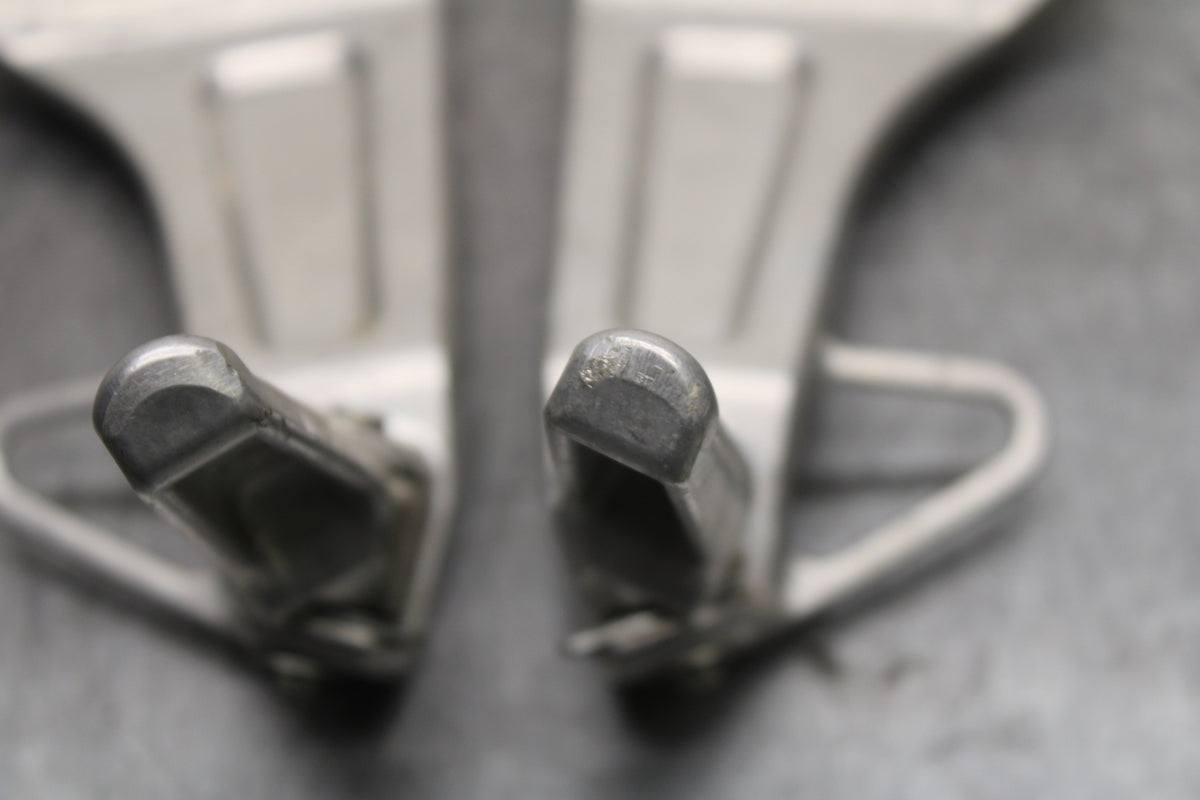 03-04 HONDA CBR600RR REAR BACK PASSENGER PEG SET PAIR BB122