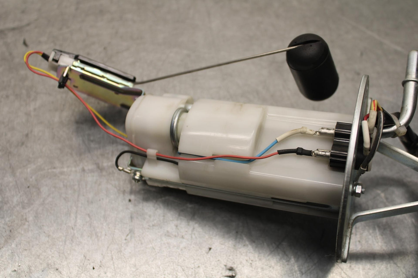 11-23 SUZUKI GSXR 750 FUEL PUMP GAS PETROL SENDER UNIT BB630