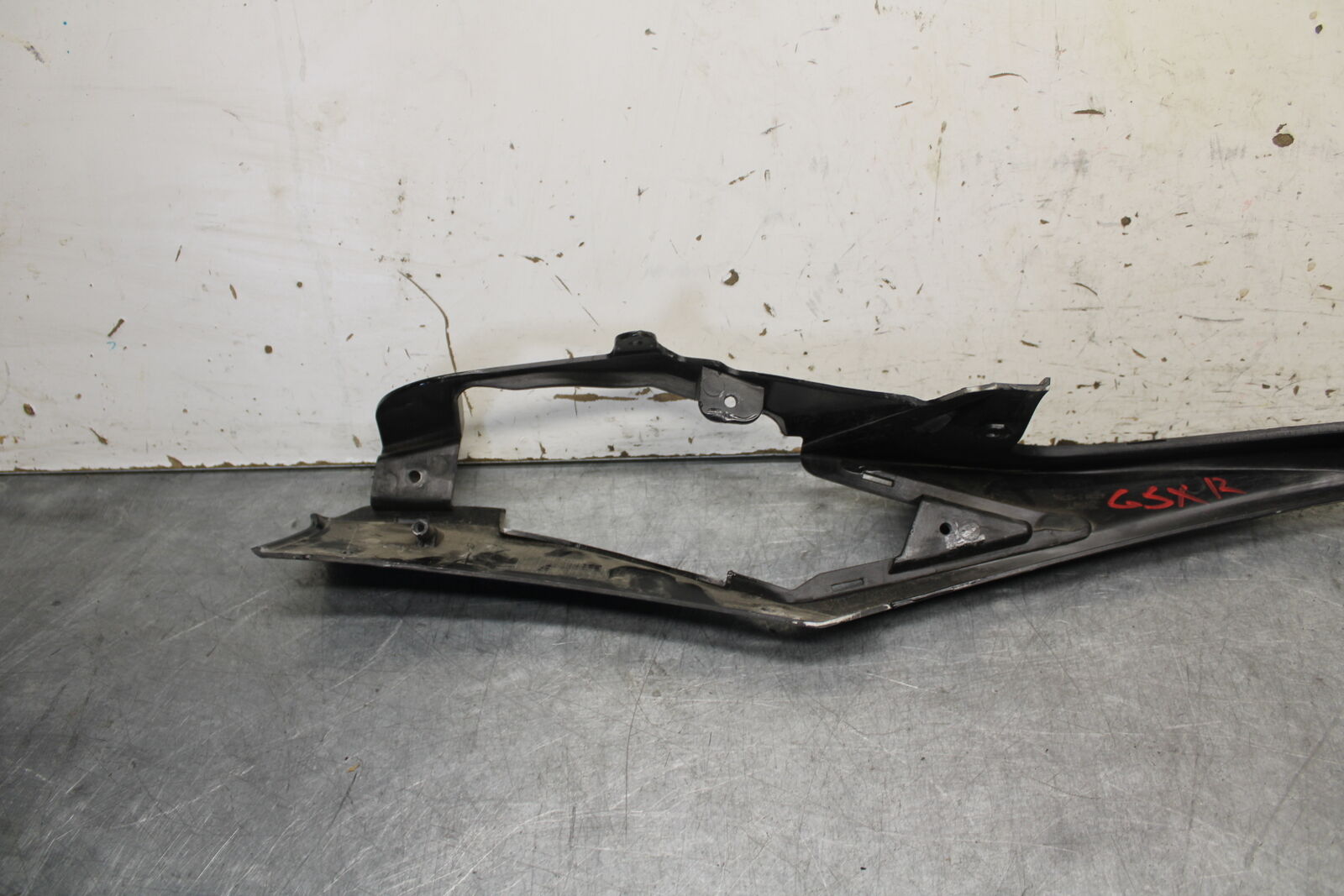 08-10 SUZUKI GSXR750 LEFT REAR BACK TAIL FAIRING COWL SHROUD BB476