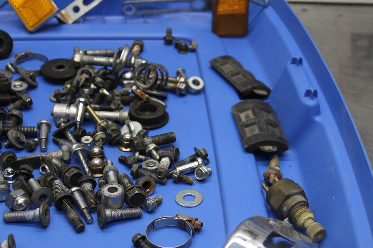97 KAWASAKI VULCAN 1500 VN1500D CLASSIC MOUNTING BOLTS HARDWARE BB936