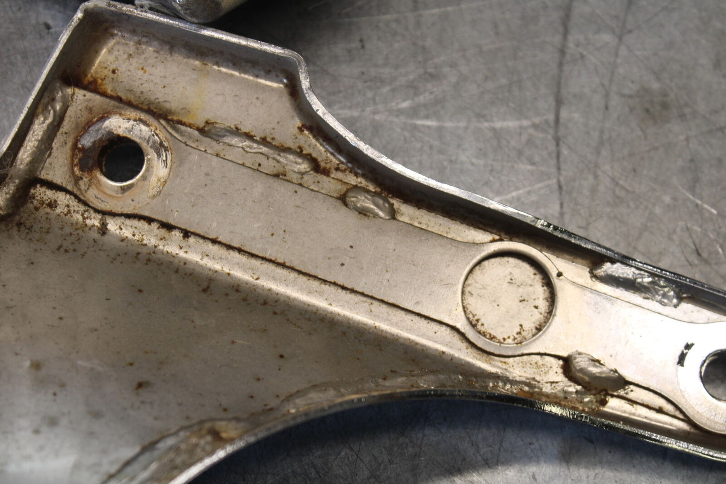 05-09 SUZUKI BOULEVARD C90 REAR BACK FENDER SUPPORT FRAME SUBFRAME BB692