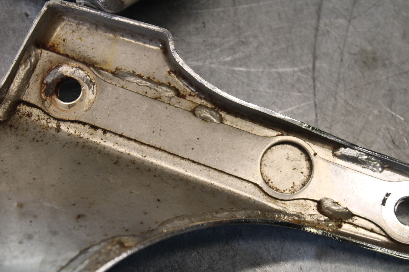 05-09 SUZUKI BOULEVARD C90 REAR BACK FENDER SUPPORT FRAME SUBFRAME BB692