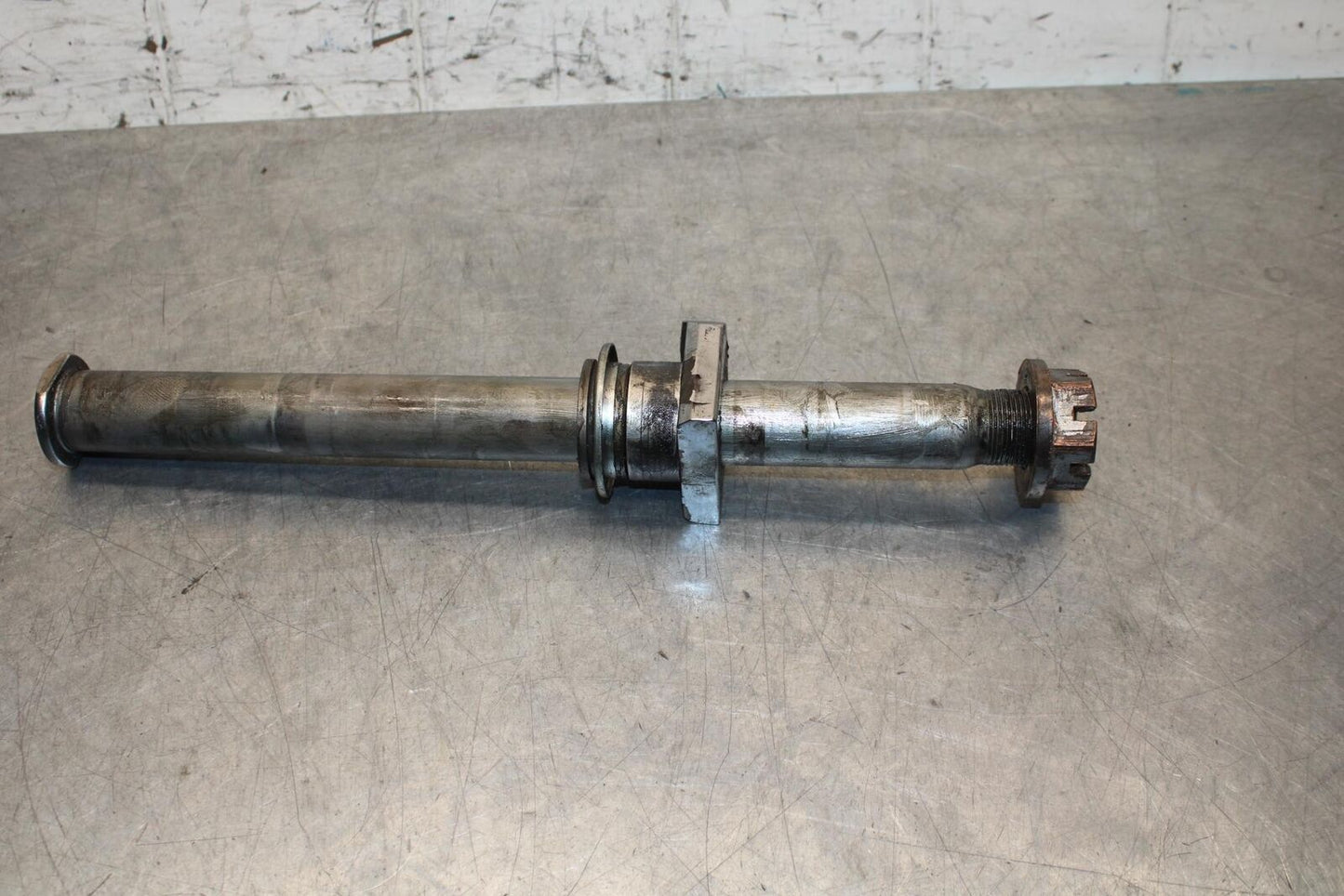 2001 Suzuki GSXR750 REAR AXLE BACK WHEEL RIM PIVOT BOLT AXEL 64711-33E10 BB553