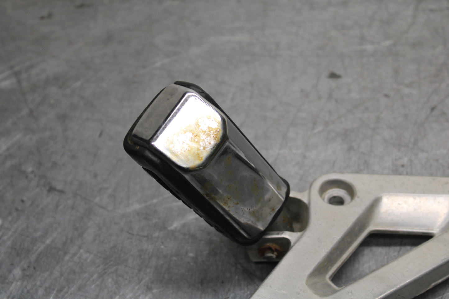 82-83 HONDA V45 MAGNA REAR PASSENGER FOOT STEP PEG BB107