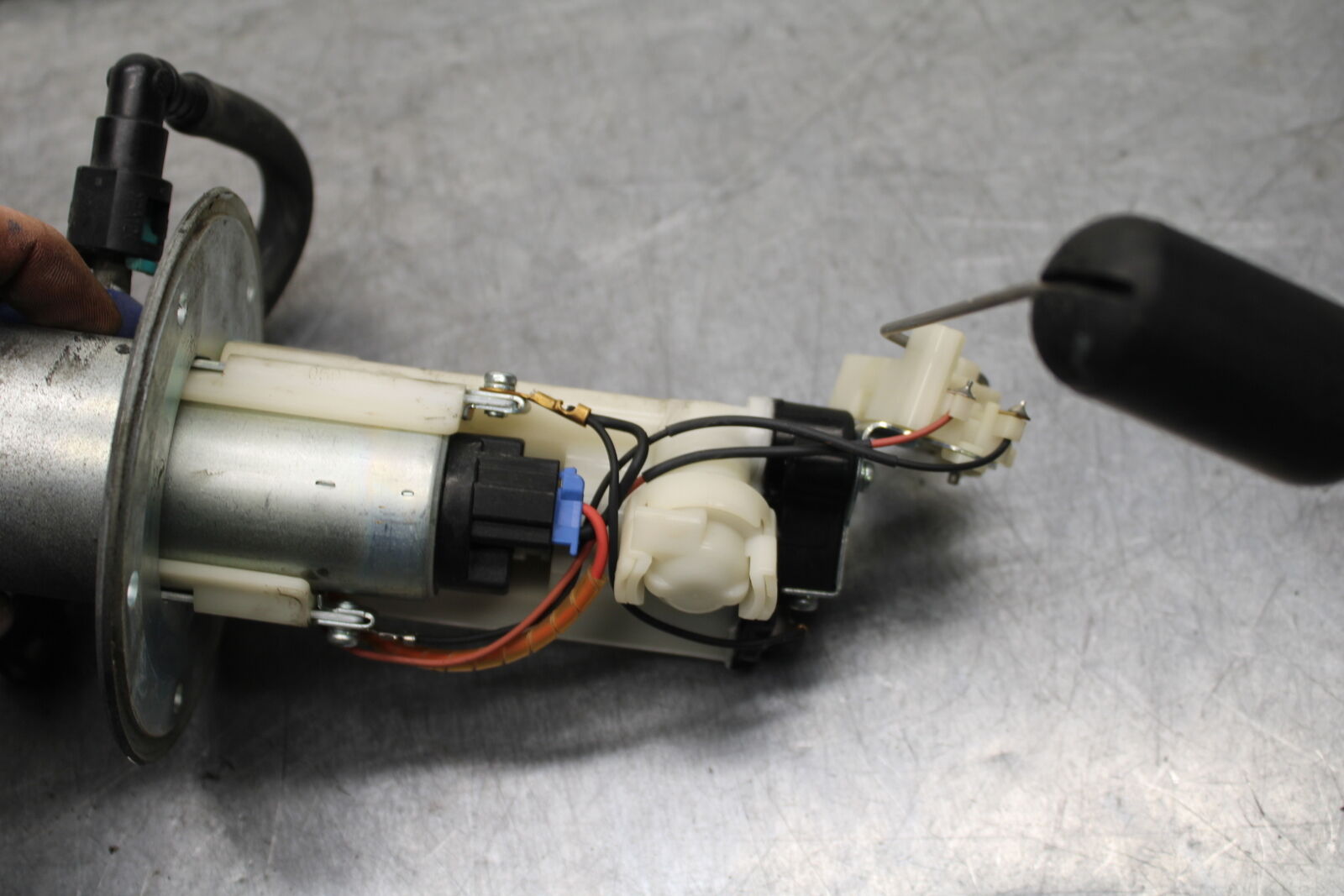 06-07 SUZUKI GSXR 600 FUEL PUMP GAS PETROL SENDER UNIT BB737