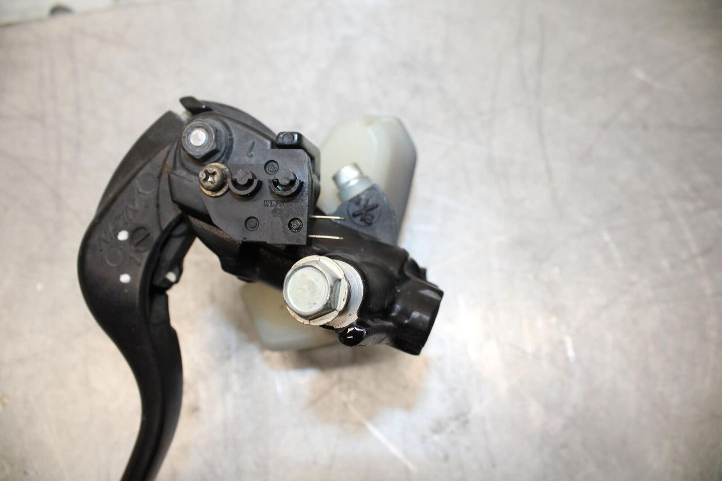 07-08 KAWASAKI CONCOURS 1400 ABS FRONT BRAKE MASTER CYLINDER w/ LEVER BB449