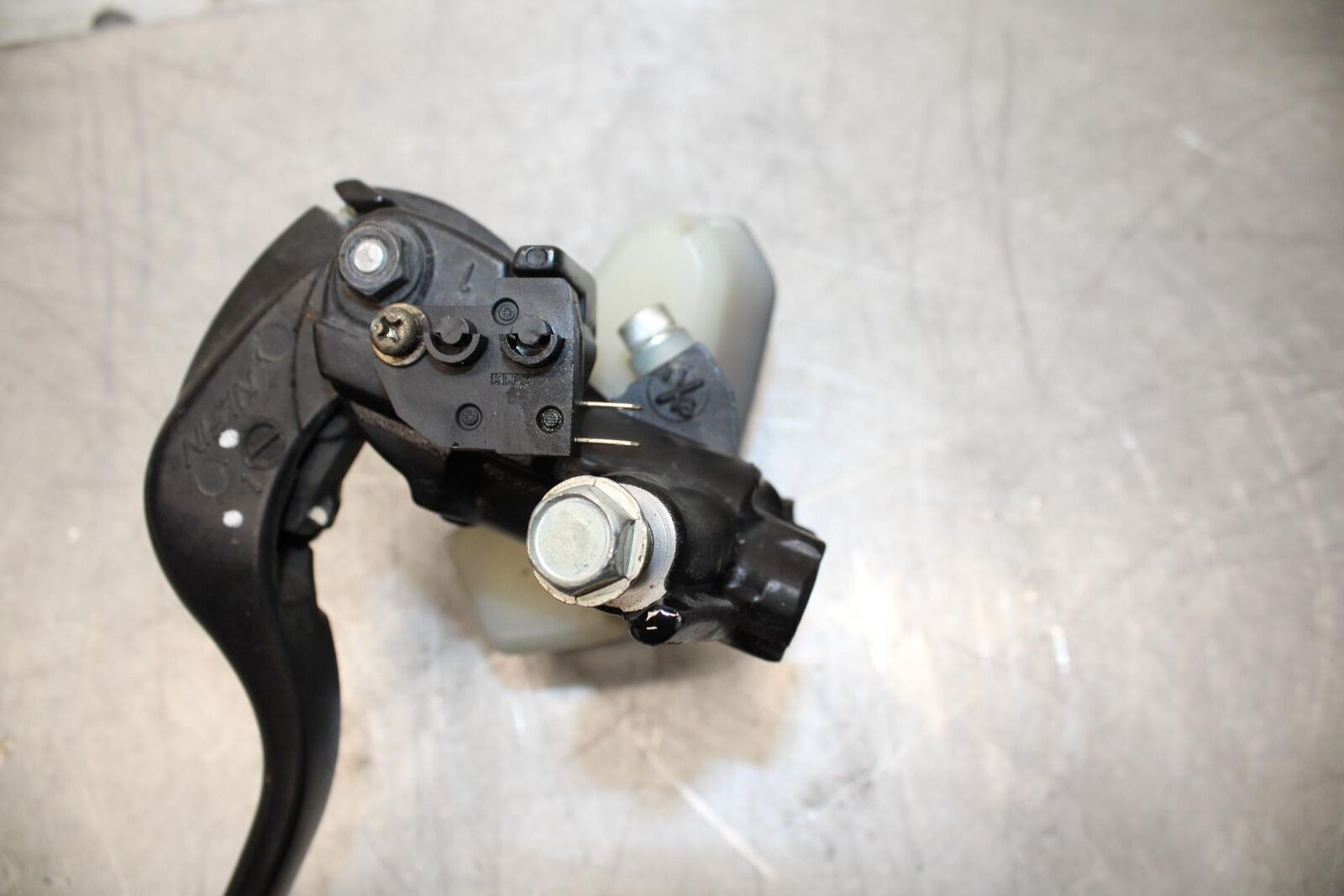 07-08 KAWASAKI CONCOURS 1400 ABS FRONT BRAKE MASTER CYLINDER w/ LEVER BB449